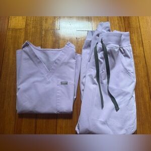 XS petite Lavender Zamora Jogger Pants with XS Catarina one pocket top